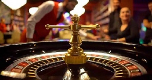 Tampilan meja live dealer baccarat di studio poppi99